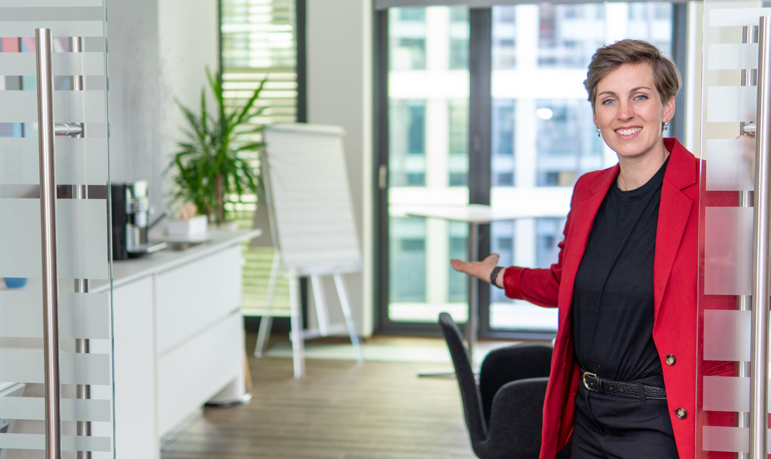 ÜBER UNS: Gutes gut kommunizieren. Pos. 1, JA.